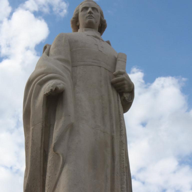  Statue de l’Abbé  Grégoire 