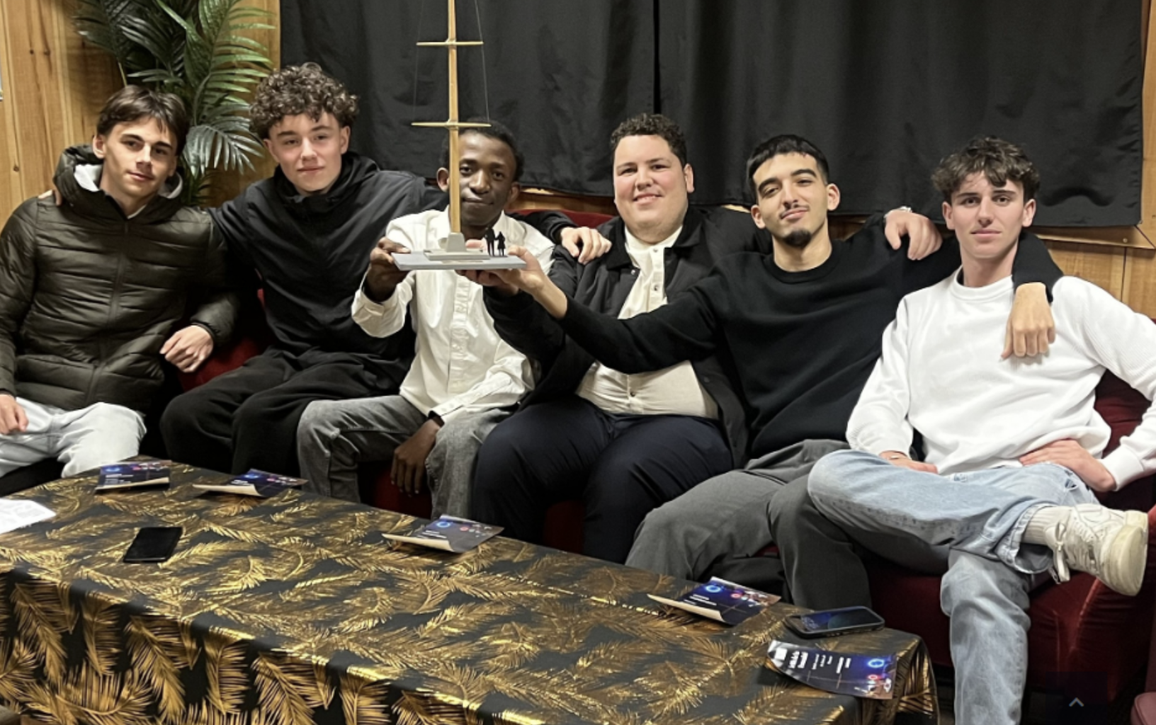 le mat de la fraternité