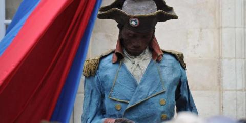La sculpture de Toussaint Louverture signée Ousmane Sow qui trône dans la cour du musée du Nouveau Monde de La Rochelle.