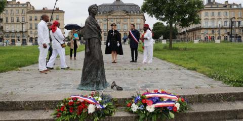 Commémorations devant la statue de Modeste Testas à Bordeaux