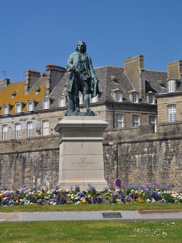 Statue de Bertrand-François Mahé de La Bourdonnais 