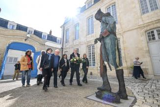 Cérémonie commémorative autour de la statue de Toussaint Louverture