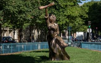 Statue Solitude Paris 17e