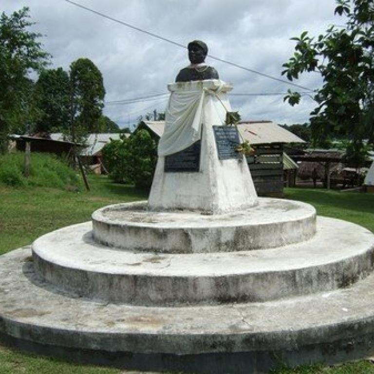 Statue d'Apatou