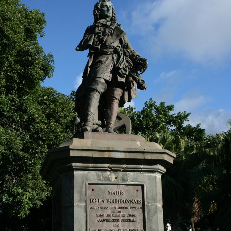 Statue de Bertrand-François Mahé de La Bourdonnais 