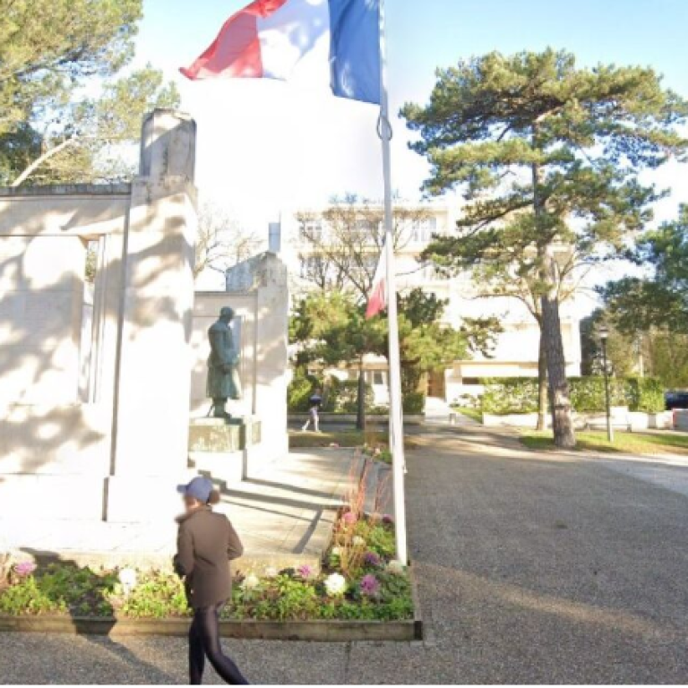 Photographie monument aux morts de la Rochelle 